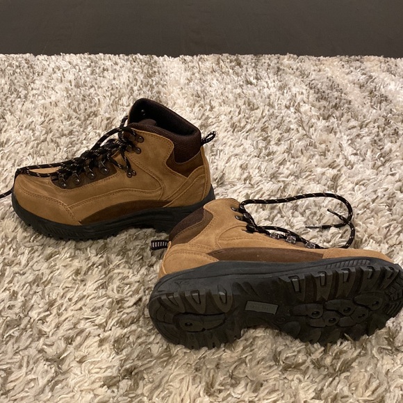 Cherokee brown hiking boot. Size 5 - Picture 6 of 11